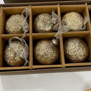 6 gold ornaments, brand new